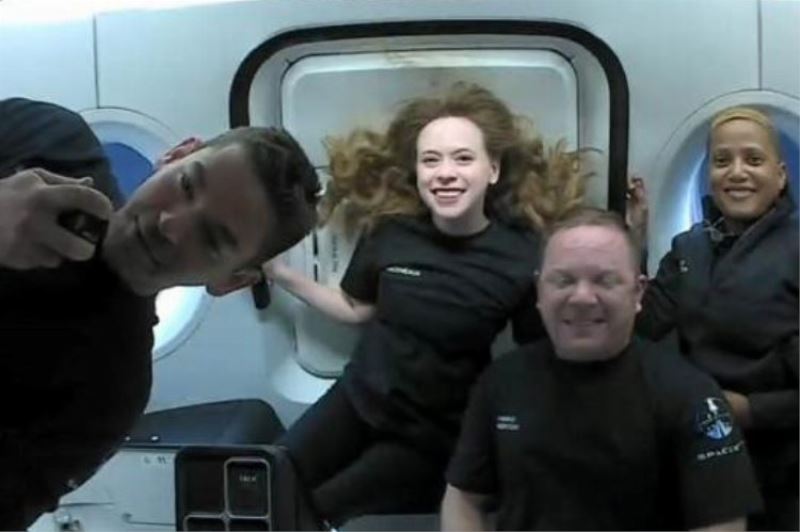 İlk uzay turistleri dünyaya dönüşe hazırlanıyor