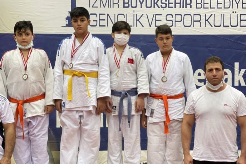 Manisalı judocular takım halinde birinci oldu