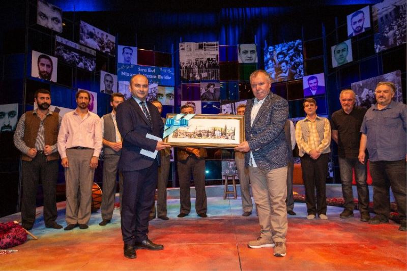 Bursa Şehir Tiyatrosu sezona 