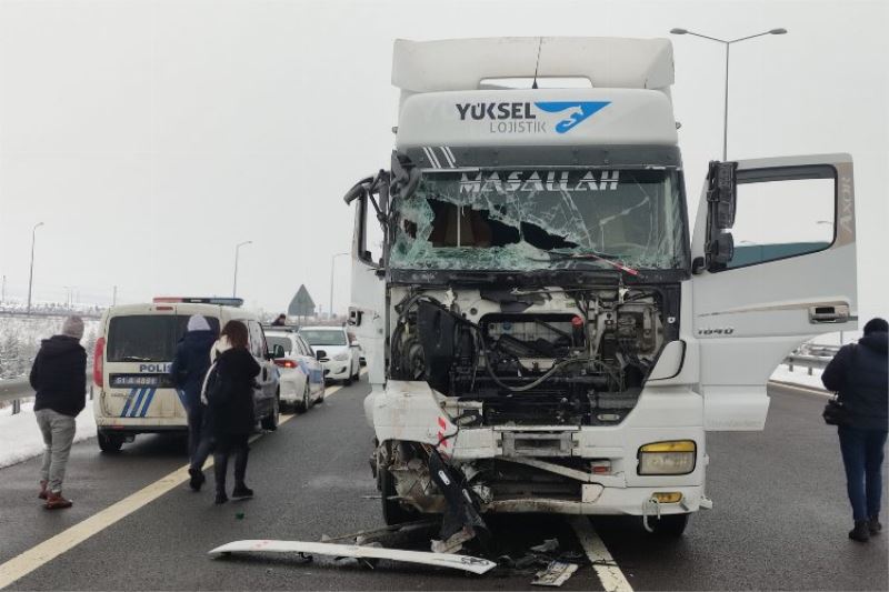 Niğde - Ankara Otoyolunda feci kaza 3 ölü, 4 ağır yaralı