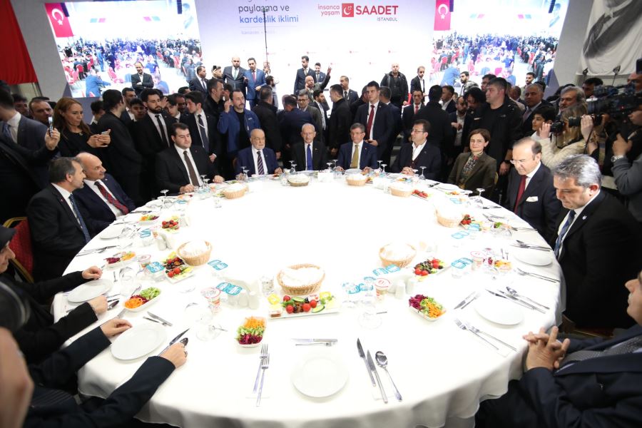 Saadet Partisi’nden 6 bin kişilik gövde gösterisi