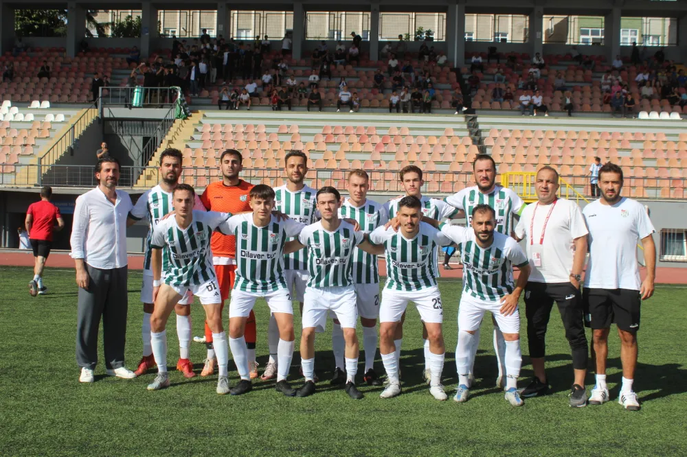 Bahçelievlerspor, lider Küçükçekmece İ.Y. ile oynuyor