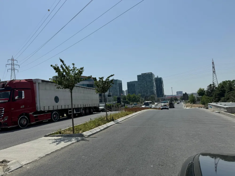 Sanayi Caddesi trafiğe açıldı