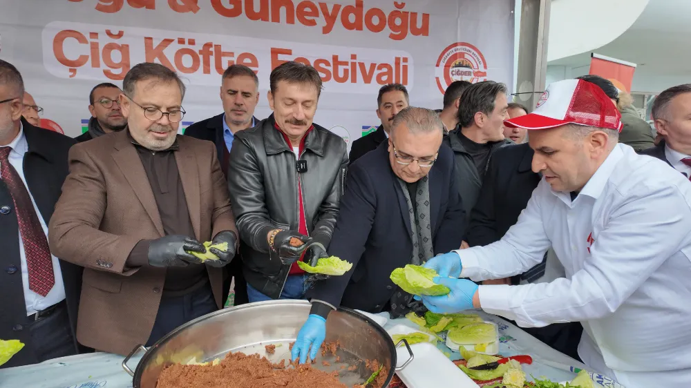 Çiğ köfteler yendi, türküler söylendi, halaylar çekildi